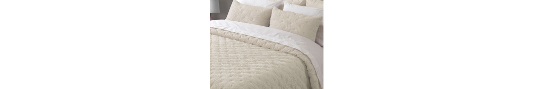 Colcha Veneza Beje - Prática e Elegante | Laura Home