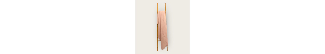 Manta de chenilla rosa de algodón con flecos | Laura Home