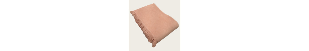Manta de chenilla rosa de algodón con flecos | Laura Home